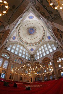 Türkiye 'nin Edirnekapi ilçesinde yer alan Mihrimah Sultan Camii ve Kompleksi 16. yüzyılda Mimar Sinan tarafından inşa edilmiştir..