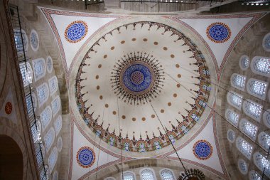Türkiye 'nin Edirnekapi ilçesinde yer alan Mihrimah Sultan Camii ve Kompleksi 16. yüzyılda Mimar Sinan tarafından inşa edilmiştir..
