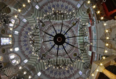 Türkiye 'nin Uskudar ilçesinde yer alan Mihrimah Sultan Camii ve Kompleksi 16. yüzyılda Mimar Sinan tarafından inşa edilmiştir..