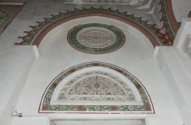 Türkiye 'nin Uskudar ilçesinde yer alan Mihrimah Sultan Camii ve Kompleksi 16. yüzyılda Mimar Sinan tarafından inşa edilmiştir..
