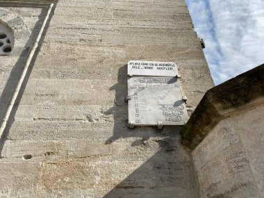 Türkiye 'nin Uskudar ilçesinde yer alan Mihrimah Sultan Camii ve Kompleksi 16. yüzyılda Mimar Sinan tarafından inşa edilmiştir..