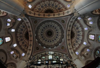 Türkiye 'nin Uskudar ilçesinde yer alan Mihrimah Sultan Camii ve Kompleksi 16. yüzyılda Mimar Sinan tarafından inşa edilmiştir..