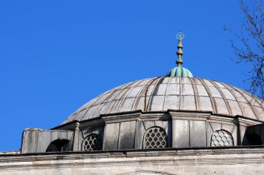 Türkiye 'nin Uskudar ilçesinde yer alan Mihrimah Sultan Camii ve Kompleksi 16. yüzyılda Mimar Sinan tarafından inşa edilmiştir..
