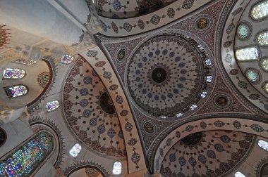 Türkiye 'nin Uskudar ilçesinde yer alan Mihrimah Sultan Camii ve Kompleksi 16. yüzyılda Mimar Sinan tarafından inşa edilmiştir..