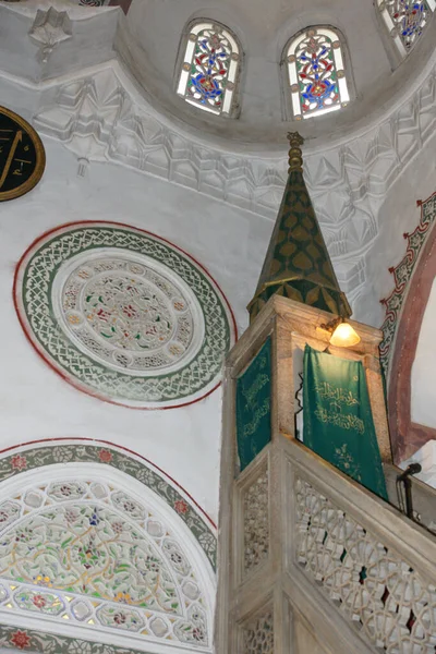 Türkiye 'nin Uskudar ilçesinde yer alan Mihrimah Sultan Camii ve Kompleksi 16. yüzyılda Mimar Sinan tarafından inşa edilmiştir..