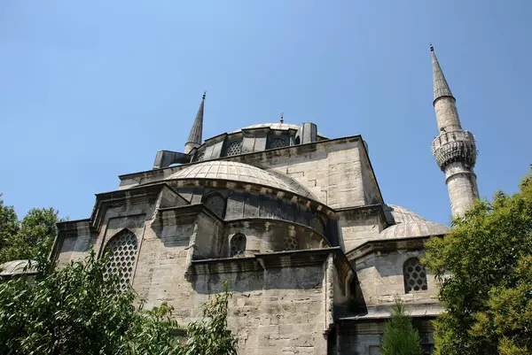 トルコのウスクダール地区に位置するミフリマ スルタン モスクと複合施設は 16世紀にミマール シンアンによって建設されました — ストック写真