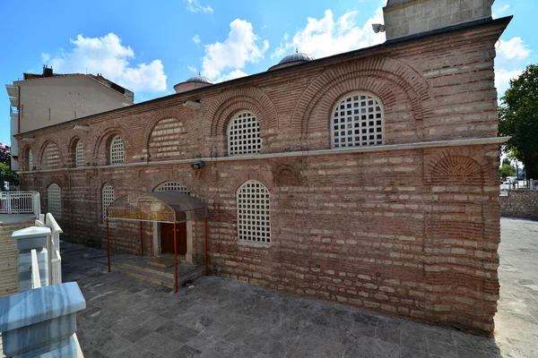 在伊斯坦布尔曾经用作东正教教堂的Fenari Isa清真寺或Lips修道院被土耳其人改为清真寺 — 图库照片