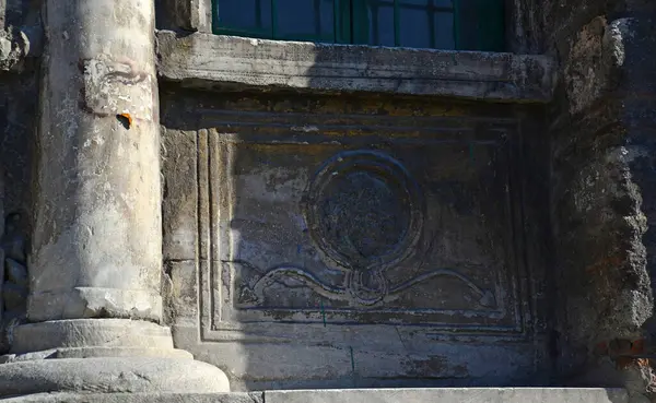 Türkiye 'nin İstanbul kentinde yer alan Molla Gurani Camii 10. yüzyılda bir kilise olarak inşa edildi. 15. yüzyılda bir camiye dönüştürülmüş..