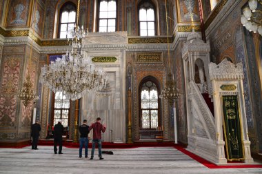 İstanbul, Türkiye 'de yer alan Pertevniyal Valide Sultan Camii 1871 yılında inşa edildi..
