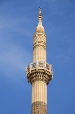 İstanbul, Türkiye 'de yer alan Pertevniyal Valide Sultan Camii 1871 yılında inşa edildi..
