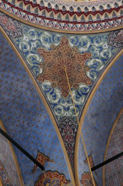 İstanbul, Türkiye 'de yer alan Pertevniyal Valide Sultan Camii 1871 yılında inşa edildi..