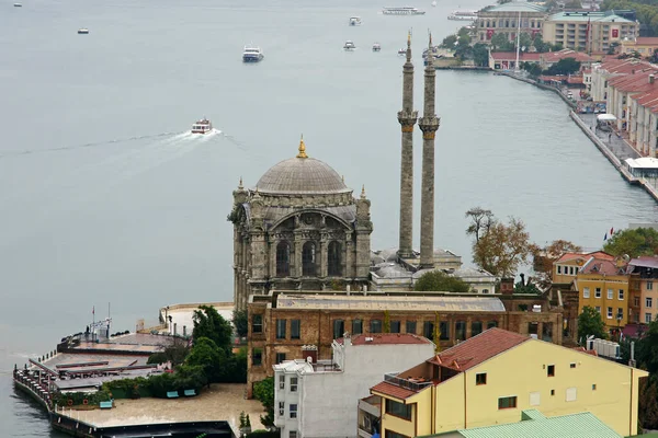 Τζαμί Ορτάκου Που Βρίσκεται Στην Κωνσταντινούπολη Της Τουρκίας Χτίστηκε 1854 — Φωτογραφία Αρχείου