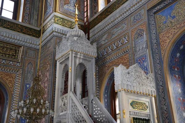 Situato Istanbul Turchia Pertevniyal Valide Sultan Moschea Stata Costruita Nel — Foto Stock