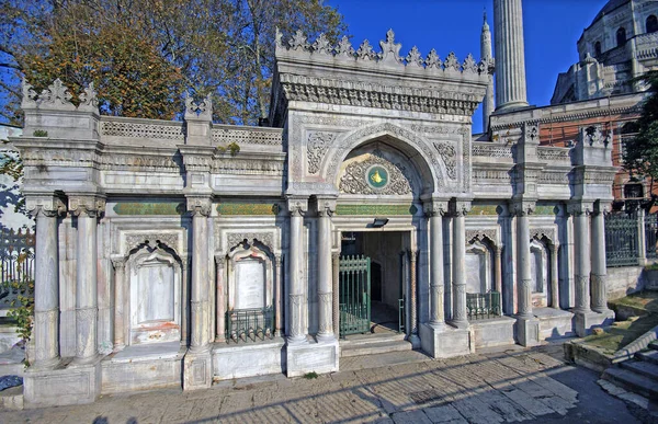Localizado Istambul Turquia Pertevniyal Valide Sultan Mesquita Foi Construído 1871 — Fotografia de Stock