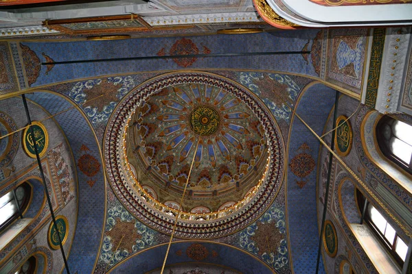 Localizado Istambul Turquia Pertevniyal Valide Sultan Mesquita Foi Construído 1871 — Fotografia de Stock
