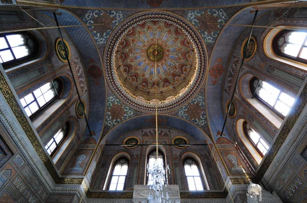 Βρίσκεται Στην Κωνσταντινούπολη Τουρκία Pertevniyal Valide Sultan Τζαμί Χτίστηκε 1871 — Φωτογραφία Αρχείου