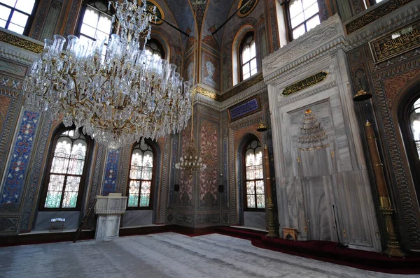 Nachází Istanbulu Turecko Pertevniyal Valide Sultan Mešita Byla Postavena Roce — Stock fotografie