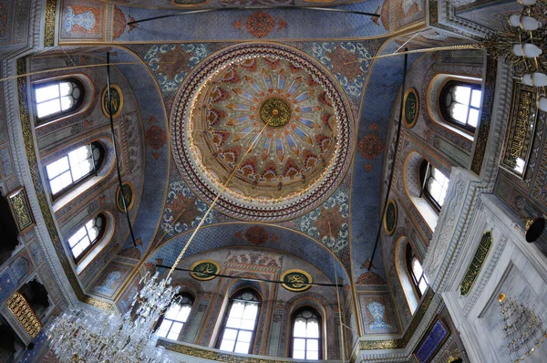 Ubicada Estambul Turquía Mezquita Pertevniyal Valide Sultan Fue Construida 1871 — Foto de Stock