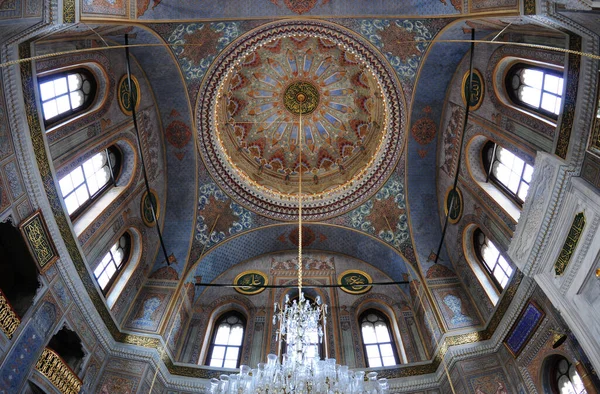 Située Istanbul Turquie Mosquée Pertevniyal Valide Sultan Été Construite 1871 — Photo