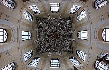 İstanbul, Türkiye 'de yer alan Sadabad Camii 1862 yılında inşa edildi..
