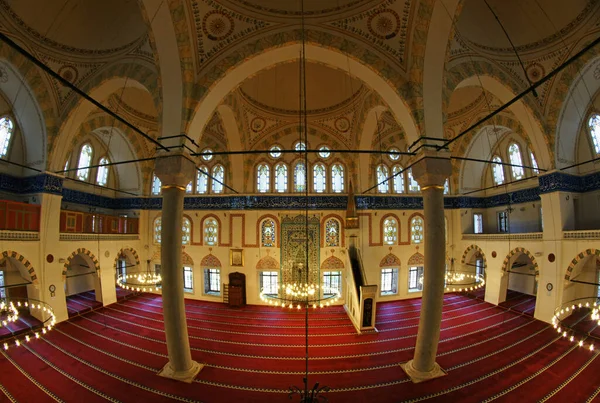 トルコのイスタンブールに位置するPiyale Pasha Mosqueは 16世紀に建てられました — ストック写真