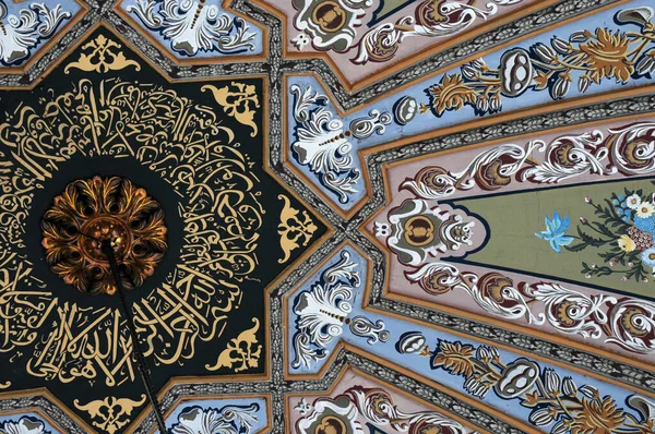 位于土耳其伊斯坦布尔的萨达巴清真寺建于1862年 — 图库照片