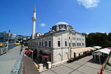 İstanbul, Türkiye 'de yer alan Sokollu Mehmet Paşa Camii 16. yüzyılda Mimar Sinan tarafından inşa edildi..