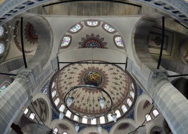 İstanbul, Türkiye 'de yer alan Sokollu Mehmet Paşa Camii 16. yüzyılda Mimar Sinan tarafından inşa edildi..