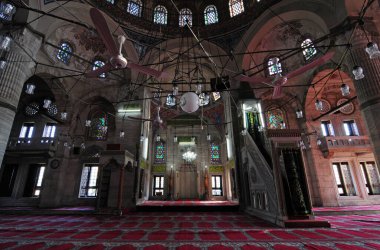 İstanbul, Türkiye 'de yer alan Sokollu Mehmet Paşa Camii 16. yüzyılda Mimar Sinan tarafından inşa edildi..