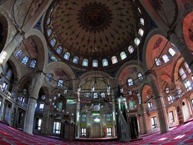 İstanbul, Türkiye 'de yer alan Sokollu Mehmet Paşa Camii 16. yüzyılda Mimar Sinan tarafından inşa edildi..