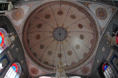 İstanbul, Türkiye 'de yer alan Suadiye Camii 1905 yılında inşa edildi..