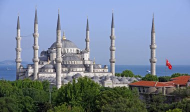 Türkiye 'nin İstanbul kentinde yer alan Mavi Cami 1617 yılında inşa edildi. Osmanlı döneminin en ünlü camii..