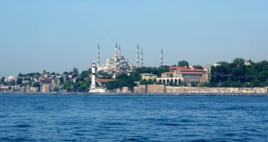 Türkiye 'nin İstanbul kentinde yer alan Mavi Cami 1617 yılında inşa edildi. Osmanlı döneminin en ünlü camii..