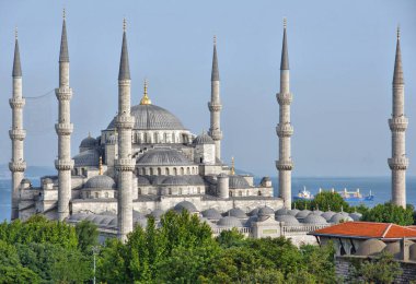 Türkiye 'nin İstanbul kentinde yer alan Mavi Cami 1617 yılında inşa edildi. Osmanlı döneminin en ünlü camii..