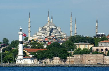 Türkiye 'nin İstanbul kentinde yer alan Mavi Cami 1617 yılında inşa edildi. Osmanlı döneminin en ünlü camii..