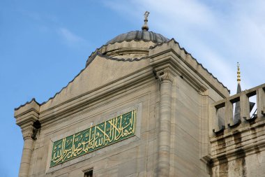 Türkiye 'nin İstanbul kentinde yer alan Mavi Cami 1617 yılında inşa edildi. Osmanlı döneminin en ünlü camii..