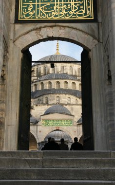 Türkiye 'nin İstanbul kentinde yer alan Mavi Cami 1617 yılında inşa edildi. Osmanlı döneminin en ünlü camii..