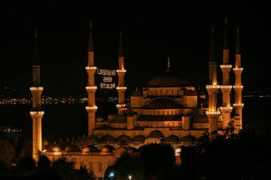 Türkiye 'nin İstanbul kentinde yer alan Mavi Cami 1617 yılında inşa edildi. Osmanlı döneminin en ünlü camii..