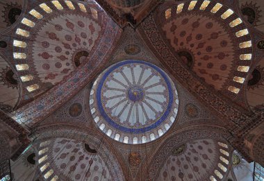 Türkiye 'nin İstanbul kentinde yer alan Mavi Cami 1617 yılında inşa edildi. Osmanlı döneminin en ünlü camii..