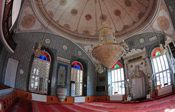 トルコのイスタンブールに位置するSuadiye Mosqueは 1905年に建てられました — ストック写真