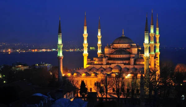 蓝色清真寺位于土耳其伊斯坦布尔 建于1617年 它是奥斯曼时期最有名的清真寺 — 图库照片