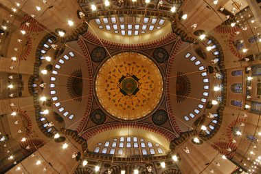 İstanbul 'da bulunan Süleyman Camii ve Kompleksi 16. yüzyılda Mimar Sinan tarafından inşa edildi..