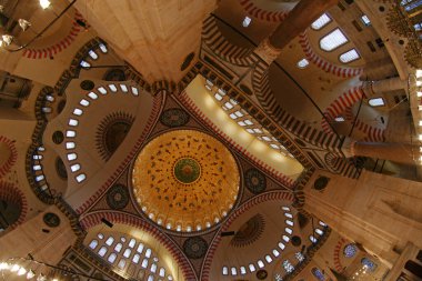 İstanbul 'da bulunan Süleyman Camii ve Kompleksi 16. yüzyılda Mimar Sinan tarafından inşa edildi..