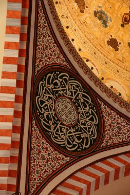 İstanbul 'da bulunan Süleyman Camii ve Kompleksi 16. yüzyılda Mimar Sinan tarafından inşa edildi..