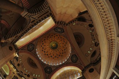 İstanbul 'da bulunan Süleyman Camii ve Kompleksi 16. yüzyılda Mimar Sinan tarafından inşa edildi..