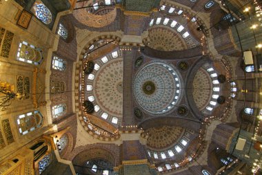 İstanbul, Türkiye 'de yer alan Yeni Cami 1665 yılında inşa edildi. Ülkedeki en büyük camilerden biridir..