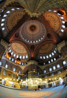 İstanbul, Türkiye 'de yer alan Yeni Cami 1665 yılında inşa edildi. Ülkedeki en büyük camilerden biridir..
