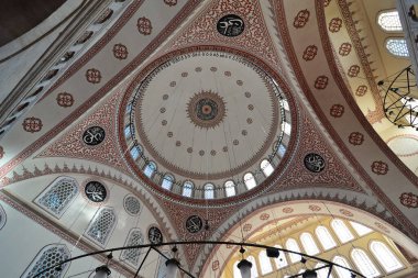 İstanbul, Türkiye 'de yer alan Zal Mahmut Paşa Camii ve Mezarı 16. yüzyılda inşa edildi. Bu Mimar Sinan 'ın işi..