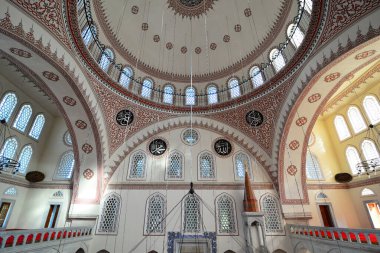 İstanbul, Türkiye 'de yer alan Zal Mahmut Paşa Camii ve Mezarı 16. yüzyılda inşa edildi. Bu Mimar Sinan 'ın işi..