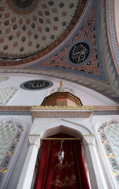 İstanbul, Türkiye 'de yer alan Zal Mahmut Paşa Camii ve Mezarı 16. yüzyılda inşa edildi. Bu Mimar Sinan 'ın işi..